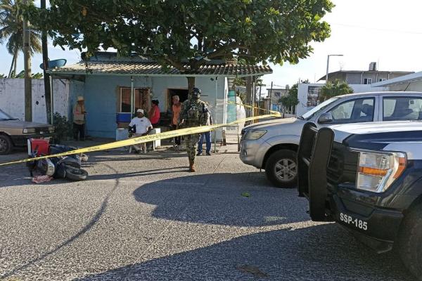 Motociclista es impactado por camioneta en Cosamaloapan