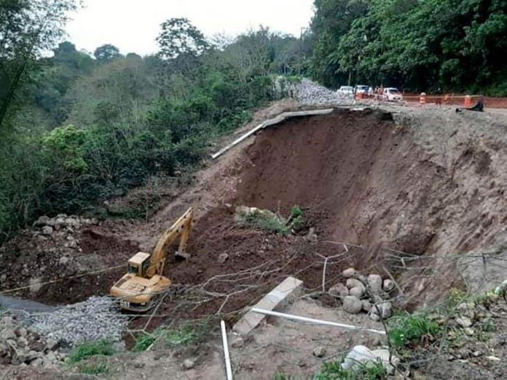 Trabajador muere sepultado por derrumbe en camino de Yecuatla