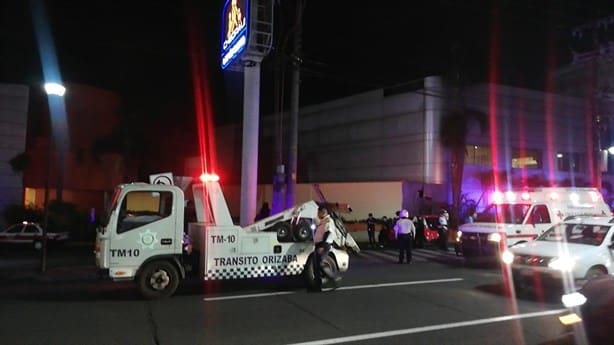 Mujer es atropellada frente a centro comercial de Orizaba