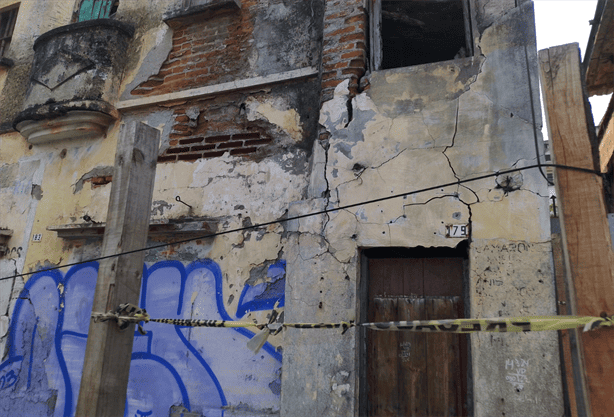 Denuncian edificio a punto de derrumbarse en Centro Histórico de Veracruz