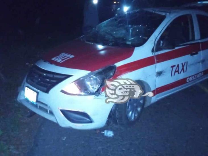 Volcadura de taxi de Orizaba deja 2 personas severamente lesionadas