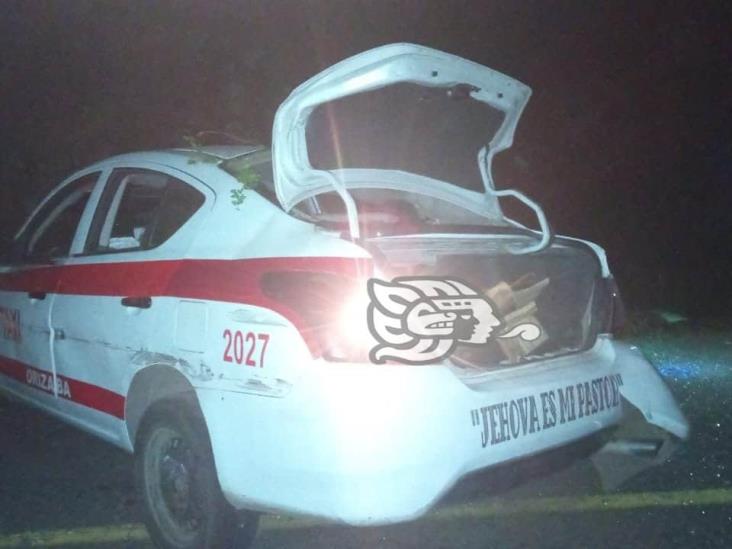 Volcadura de taxi de Orizaba deja 2 personas severamente lesionadas