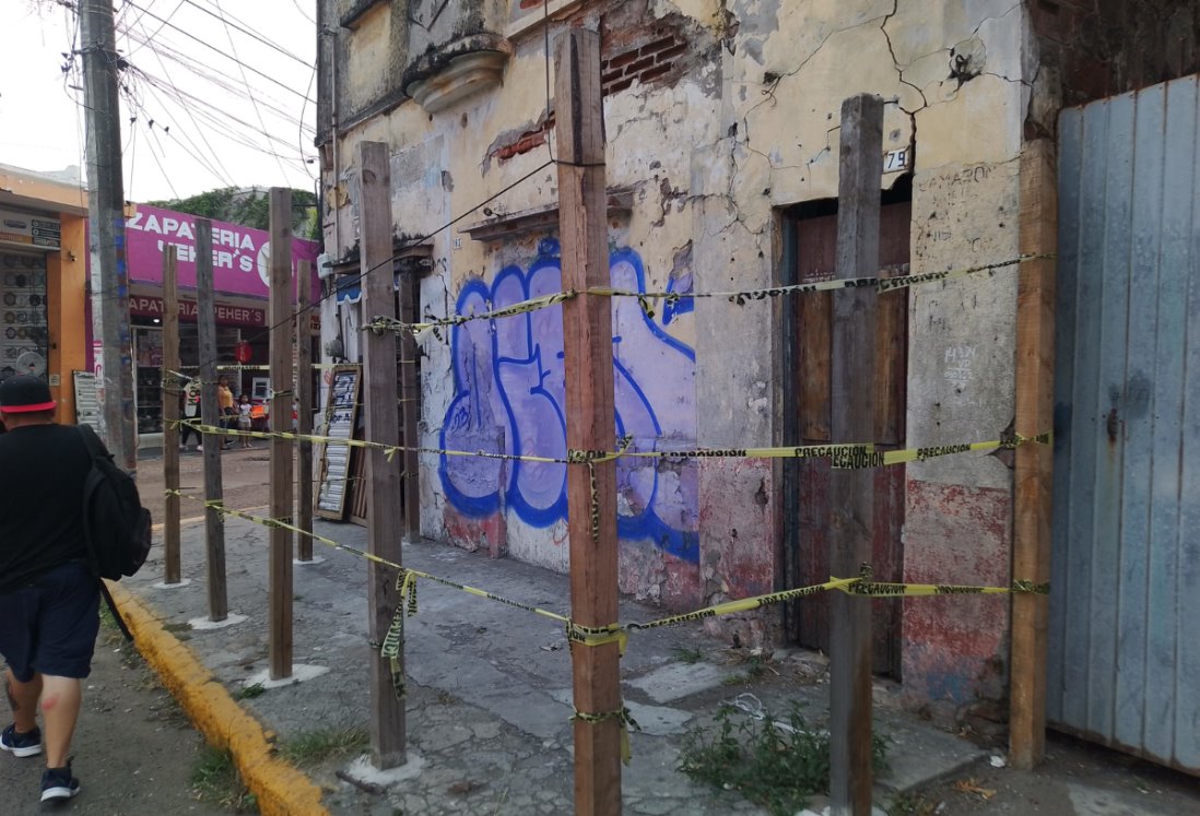 Denuncian edificio a punto de derrumbarse en Centro Histórico de Veracruz