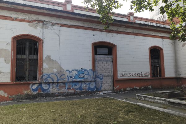 Mujeres comerciantes denuncian pésimas condiciones en el expenal de Allende