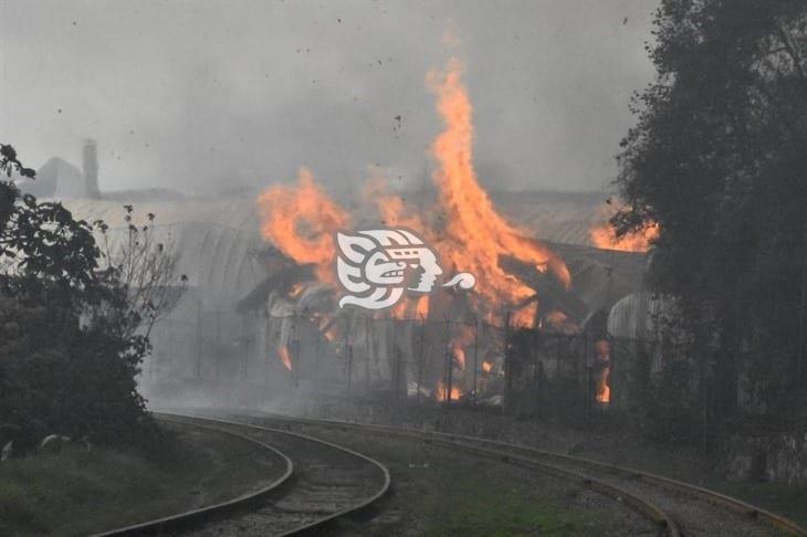 Se incendia la planta Paper Empaques Industriales en Ixtaczoquitlán