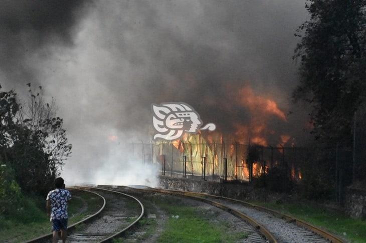 Se incendia la planta Paper Empaques Industriales en Ixtaczoquitlán