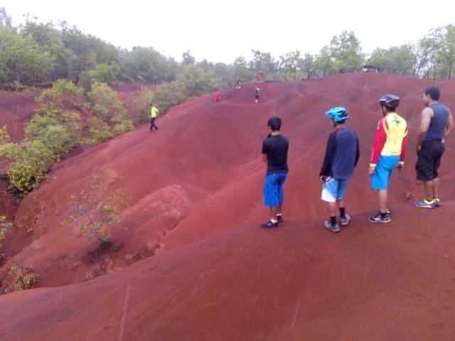 En este lugar del sur hay dunas de tierra colorada que puedes visitar