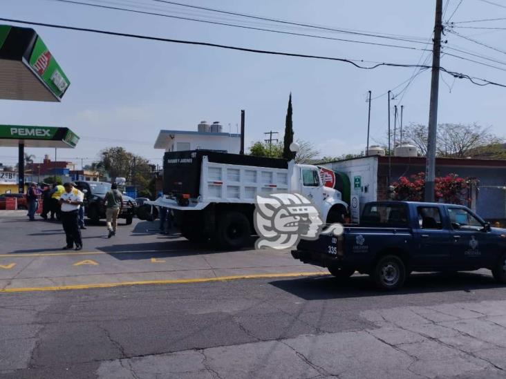 Camión de ayuntamiento causa estragos en Orizaba