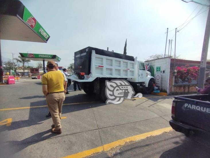 Camión de ayuntamiento causa estragos en Orizaba