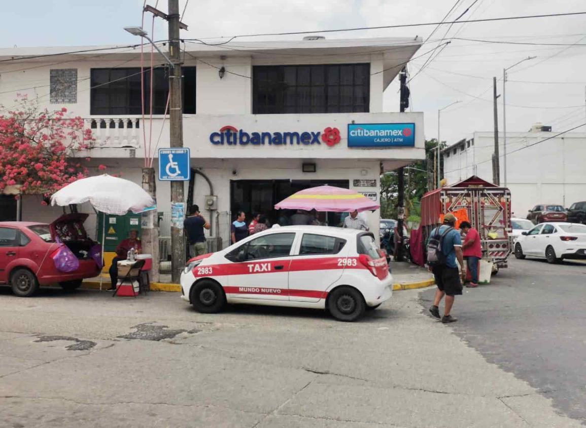 Jubilados de Pemex y viudas de petroleros no pudieron cobrar la catorcena