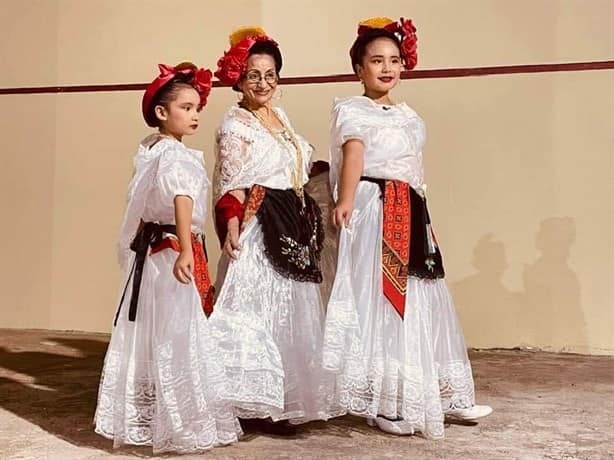 Ballet folklórico Raíces de Nanchital promueve programa Arte en Movimiento