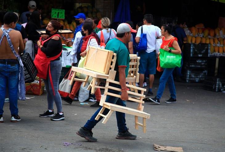 Desempleo disminuyó durante febrero, pero creció informalidad