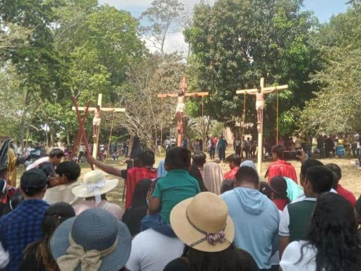 Así vivieron fieles católicos viacrucis en Cosoleacaque