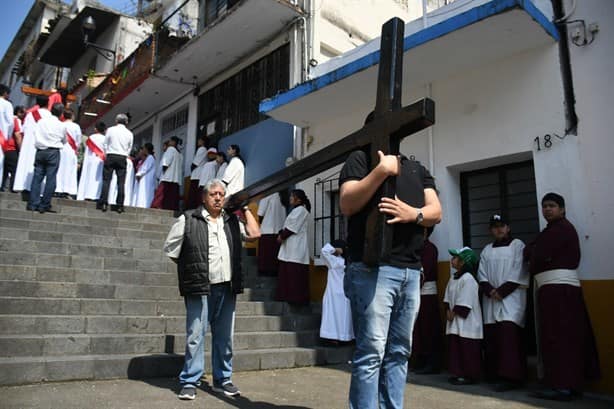 Xalapa se entrega a la fe: vive Viernes Santo entre reflexión y devoción