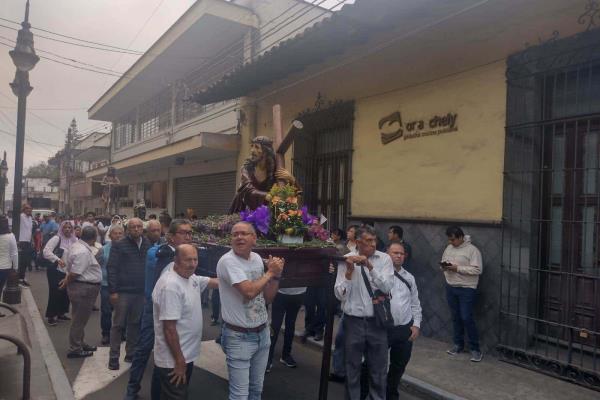 Viacrucis en Orizaba; devoción rebosa las calles de la ciudad (+Video)