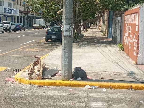 Reportan varias calles con basura en Centro Histórico de Veracruz