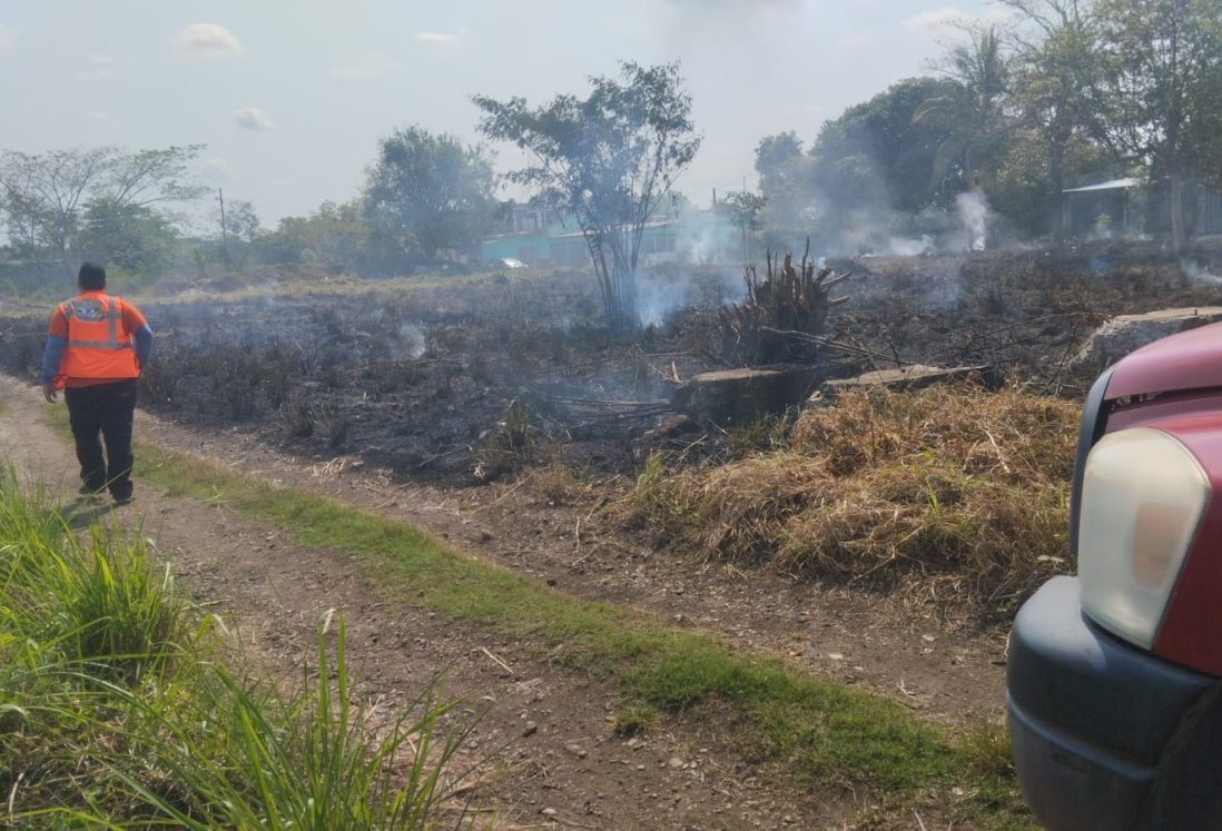 Bomberos y rescatistas controlan incendio en Tierra Blanca