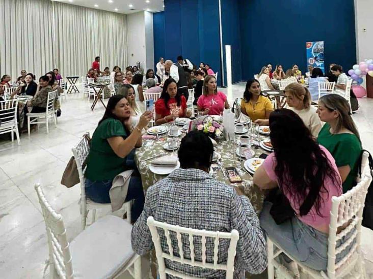 Damas de nuestra sociedad se reúnen en ameno desayuno