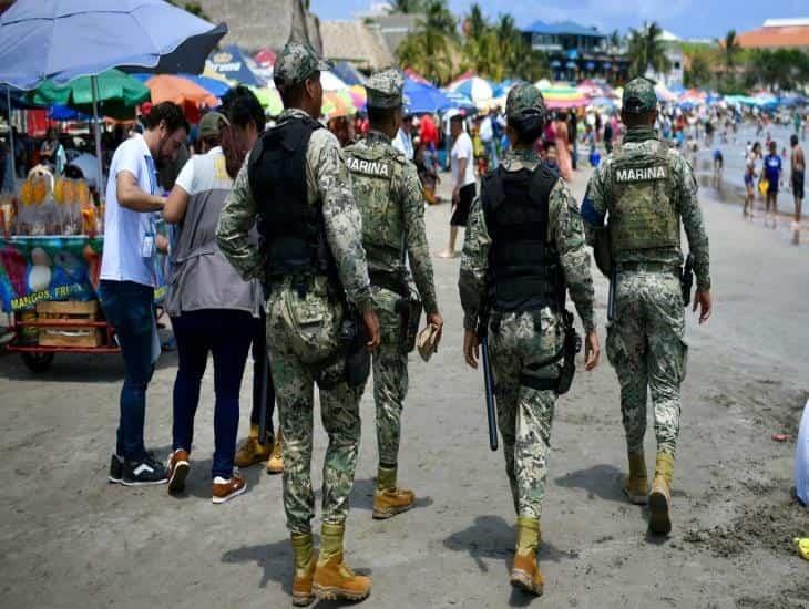 Rescatan yate en isla de Veracruz; turistas habían quedado varados