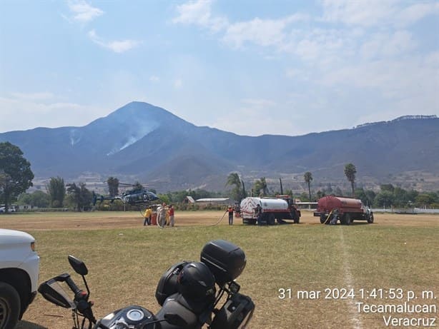Con helicópteros, continúa el combate al incendio en el cerro del Xochío