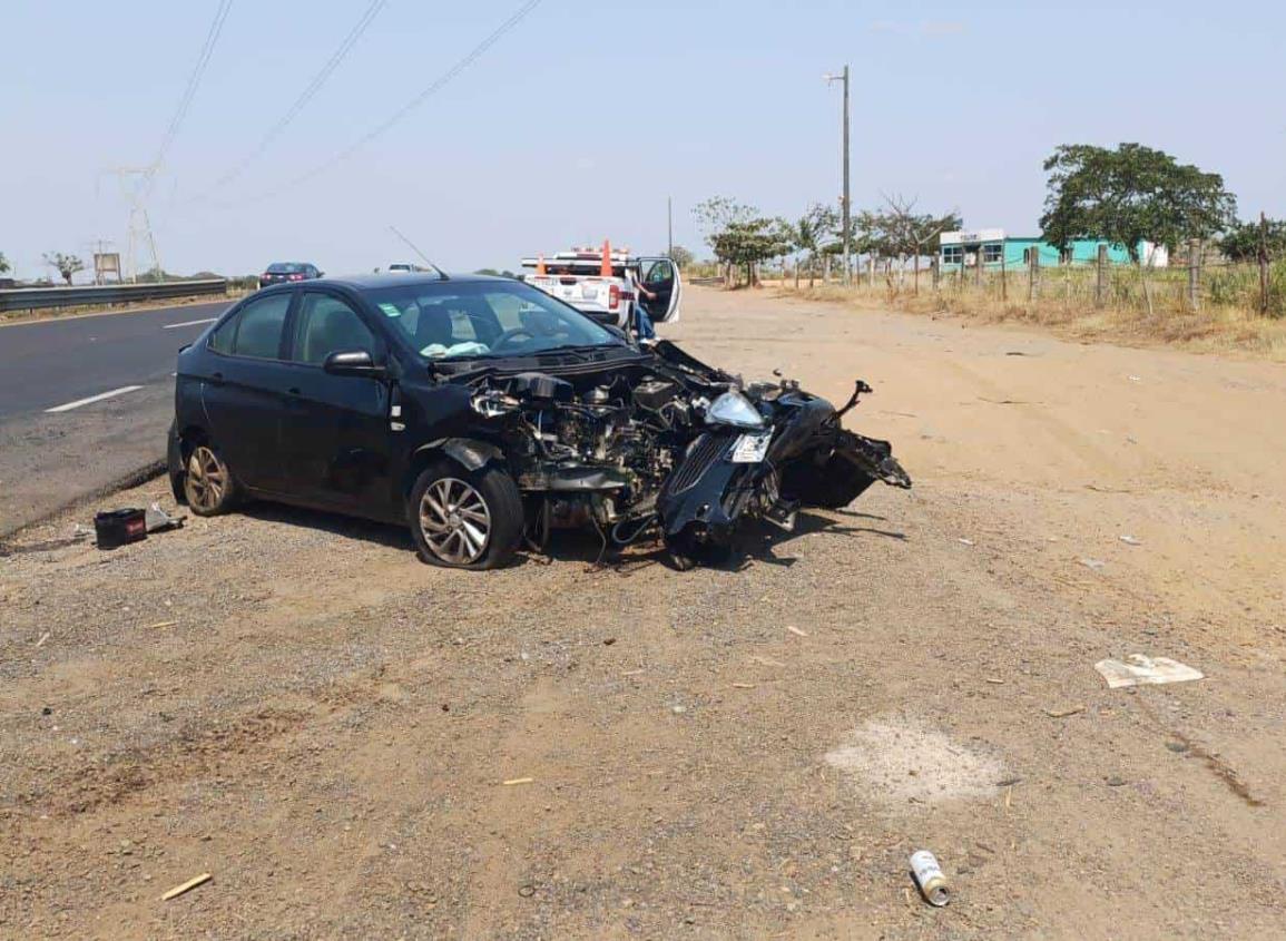 Profesionista minatitleco herido tras choque sobre la autopista Isla - Acayucan