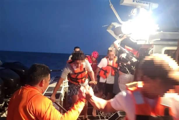 Rescatan yate en isla de Veracruz; turistas habían quedado varados