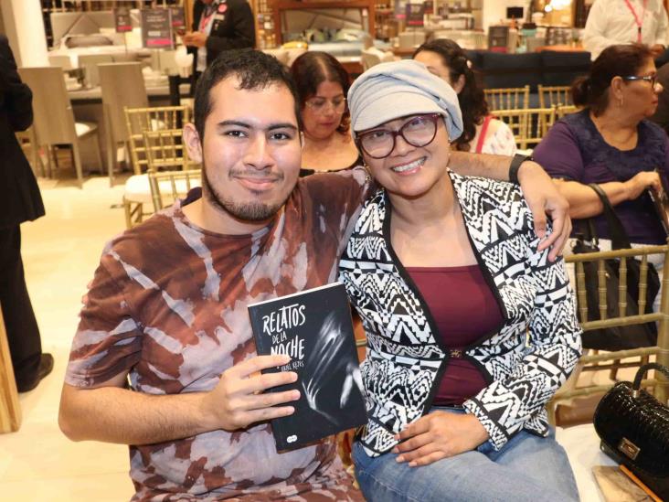 El creador Uriel Reyes presenta su libro Relatos de la Noche