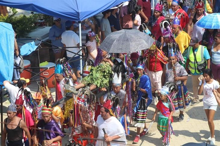 Comparsa de Judíos recibe cientos de asistentes en Coatzintla