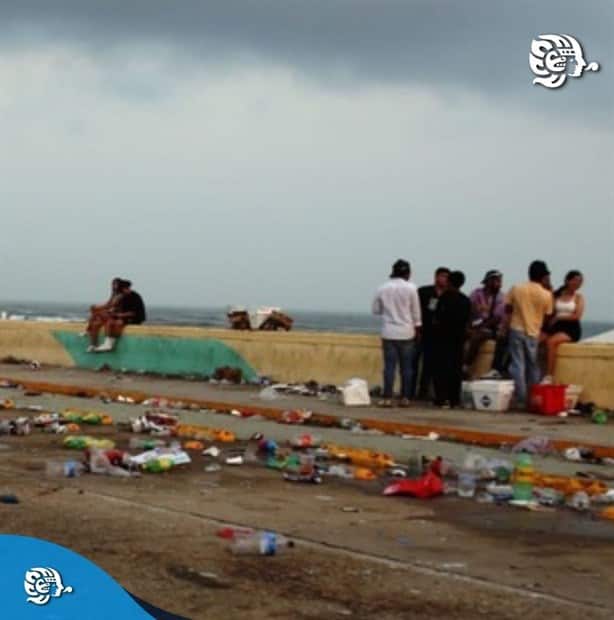 Malecón de Coatzacoalcos: amanece el Domingo de resurrección entre exceso de alcohol y basura