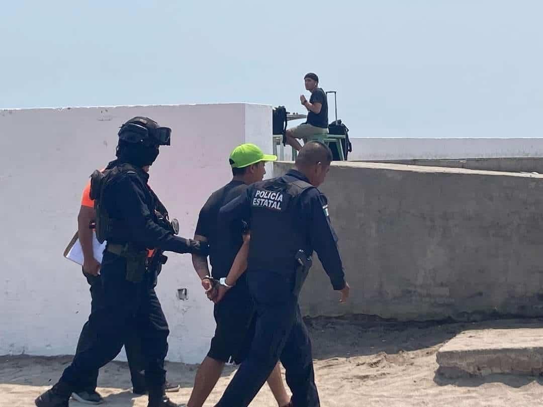 Hombre alcoholizado rompe cristales de tienda en playa Martí, Veracruz