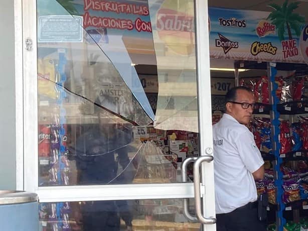 Hombre alcoholizado rompe cristales de tienda en playa Martí, Veracruz