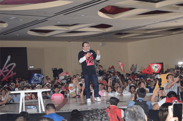 Xóchitl Gálvez se compromete a impulsar el futuro de jóvenes mexicanos con educación y tecnología