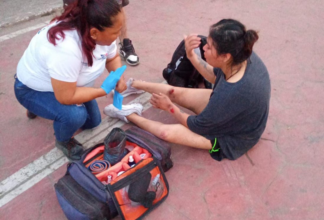 Jóvenes sufren accidente en motocicleta bajo efectos del alcohol en Playa de Chachalacas