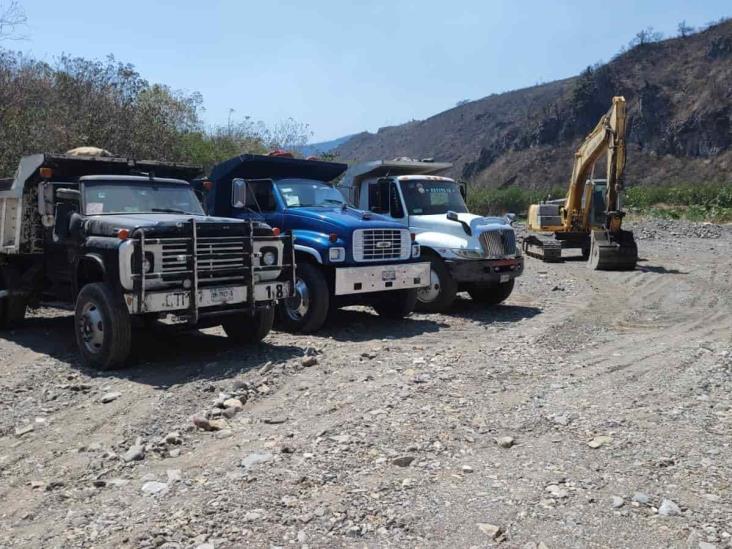 En zona centro, arranca limpieza de presa El Infiernillo