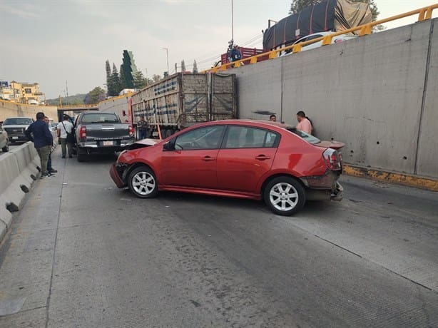 En Xalapa, torton se queda sin frenos en distribuidor vial de Araucarias (+Video)