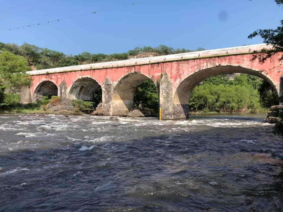 Fallece el pescador El Pachi, bajo un puente en el río La Antigua