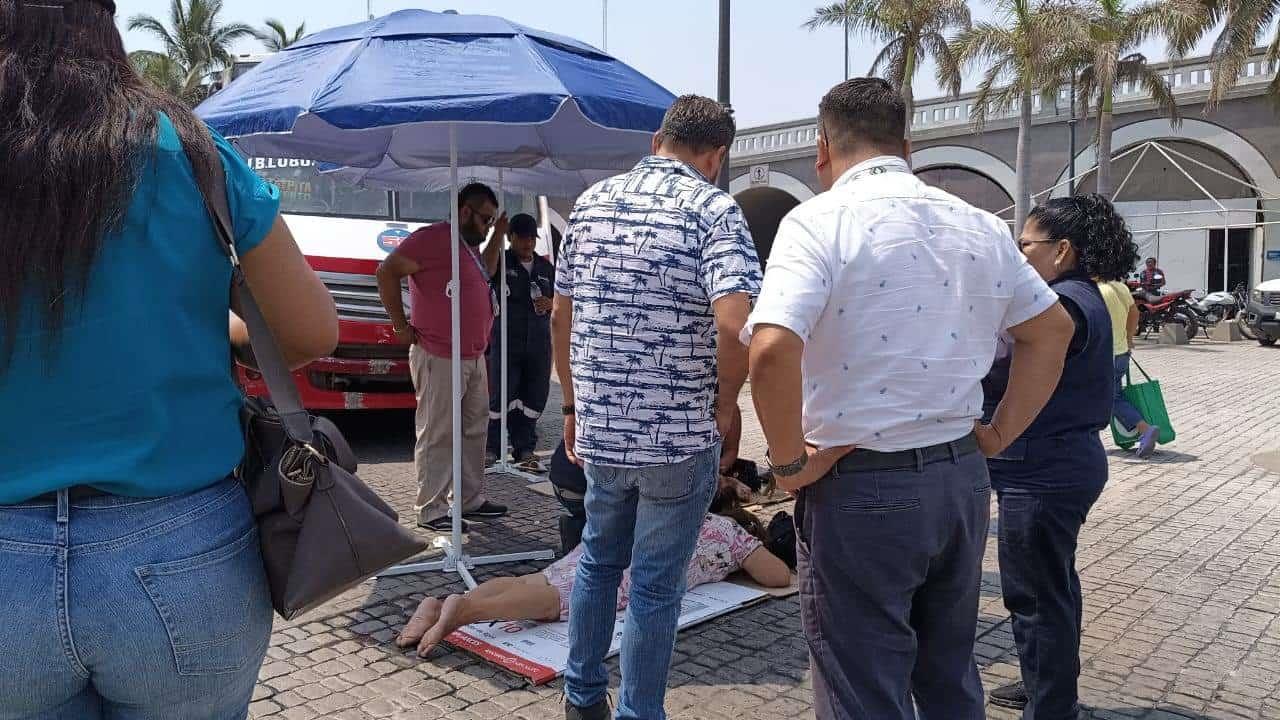 Camión urbano atropella a 2 mujeres en Veracruz