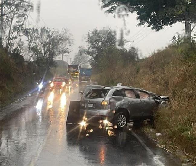 Se registra volcadura de camioneta en la carretera Córdoba- Soledad de Doblado