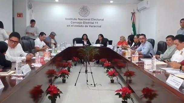 Crónicas del Poder: Quieren debate entre candidatos en Coatza