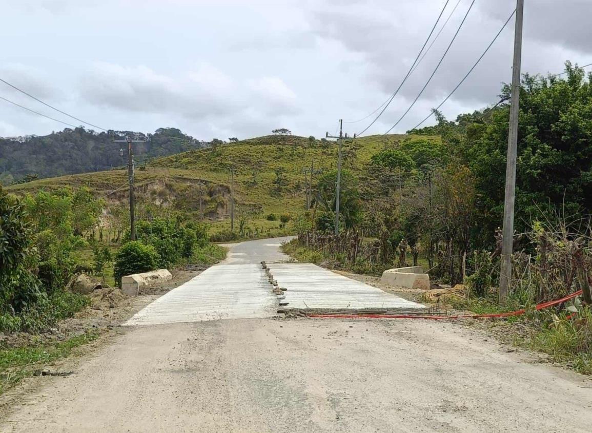 Trabajos en carretera Nanchital-Las Chopas están casi listos