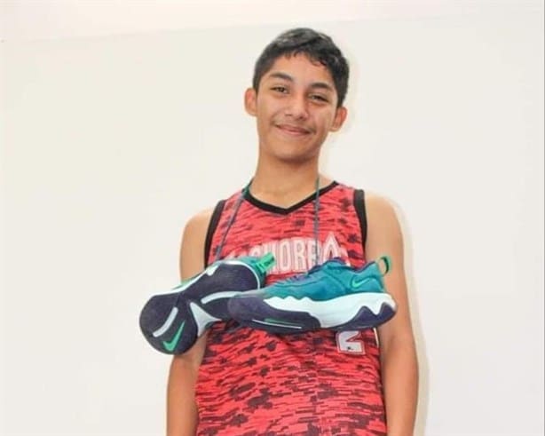 Emotiva despedida para Brandon, llegó a su hogar tras intensa búsqueda, en el mar de Oaxaca