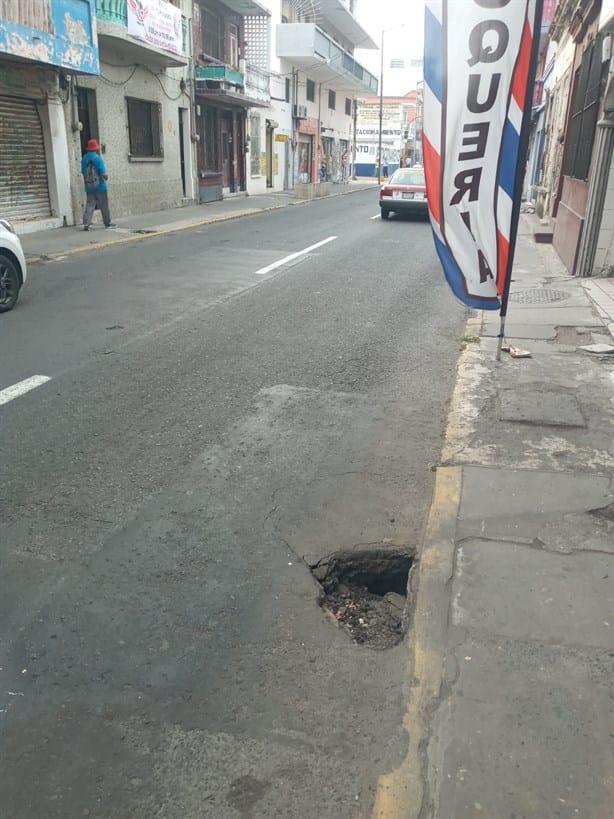 Alertan por hoyanco en pleno Centro Histórico de Veracruz