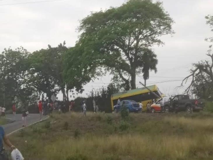 3 personas en Medellín terminan lesionadas en accidente de camión de pasajeros