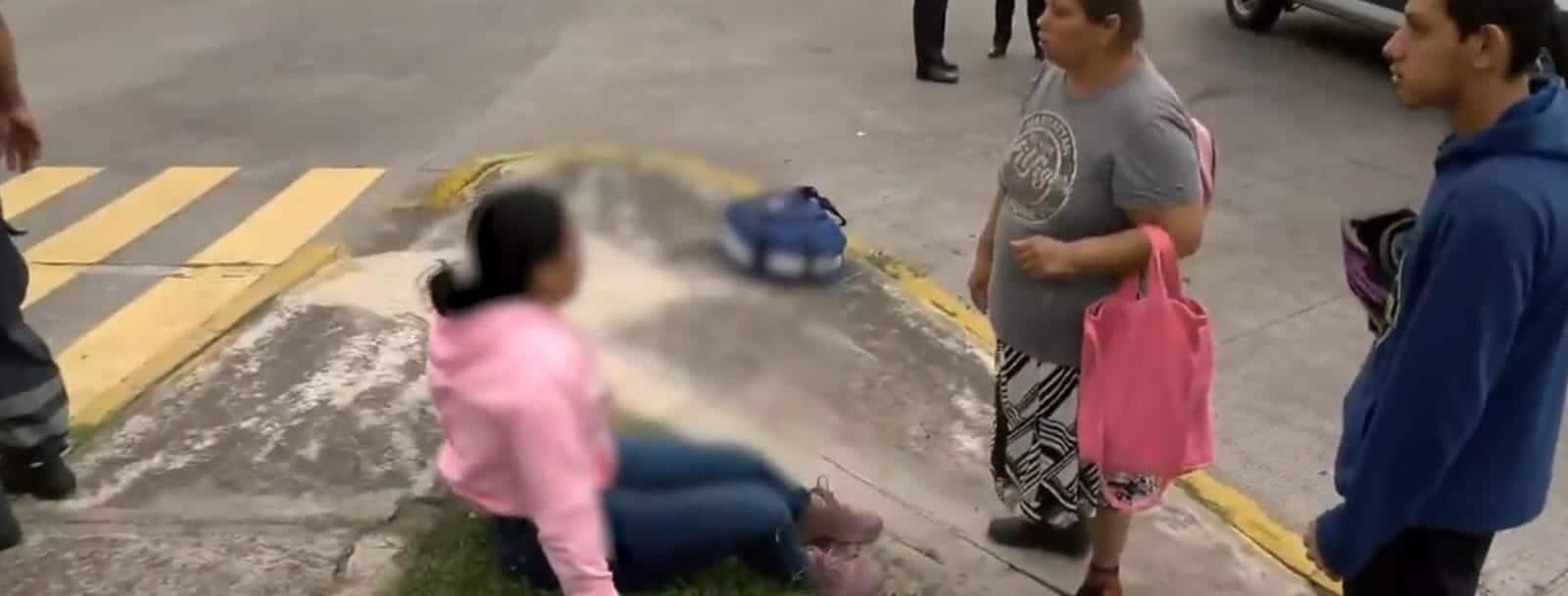 Mujer derrapa moto a la altura del Hotel Mocambo, en Boca del Río