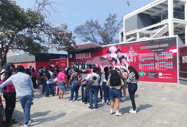 Fanáticos de la música regional mexicana hacen vigilia para concierto “Prófugos del anexo” | VIDEO