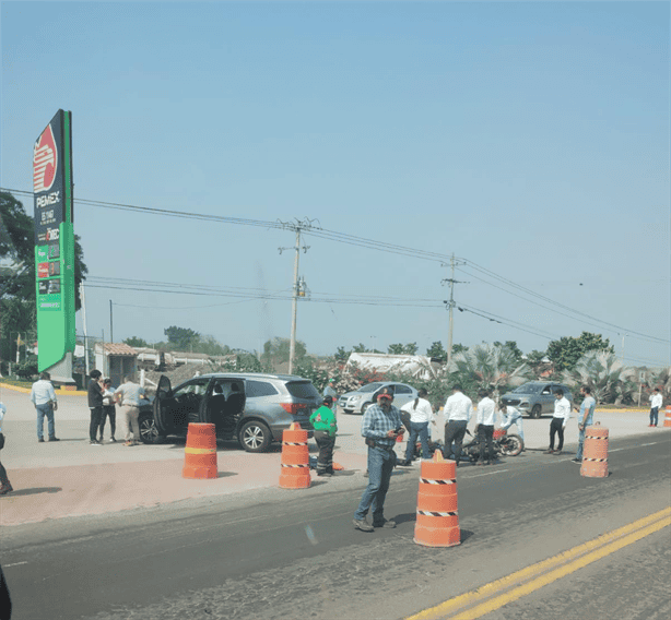 Trágico accidente en carretera Xalapa-Veracruz: Dos vidas perdidas en choque de moto y camioneta
