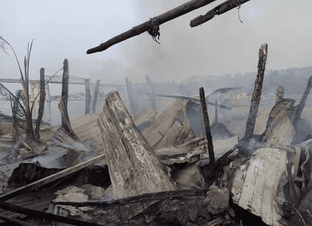 Incendio consume bodega de pesca en Alvarado, Veracruz