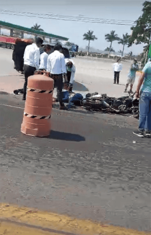 Trágico accidente en carretera Xalapa-Veracruz: Dos vidas perdidas en choque de moto y camioneta