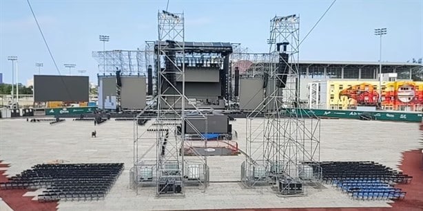 Fanáticos llegan de madrugada para asistir al concierto de Prófugos del Anexo en Veracruz