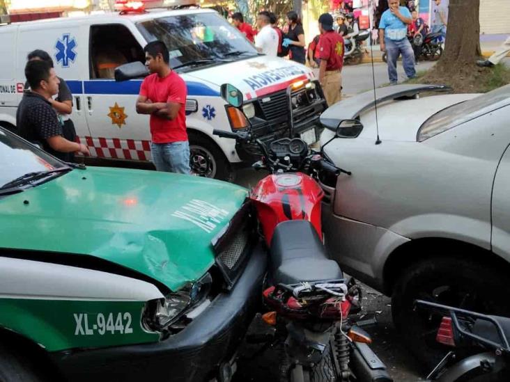 Tremendo accidente en colonia Campo de Tiro de Xalapa; el responsable huyó